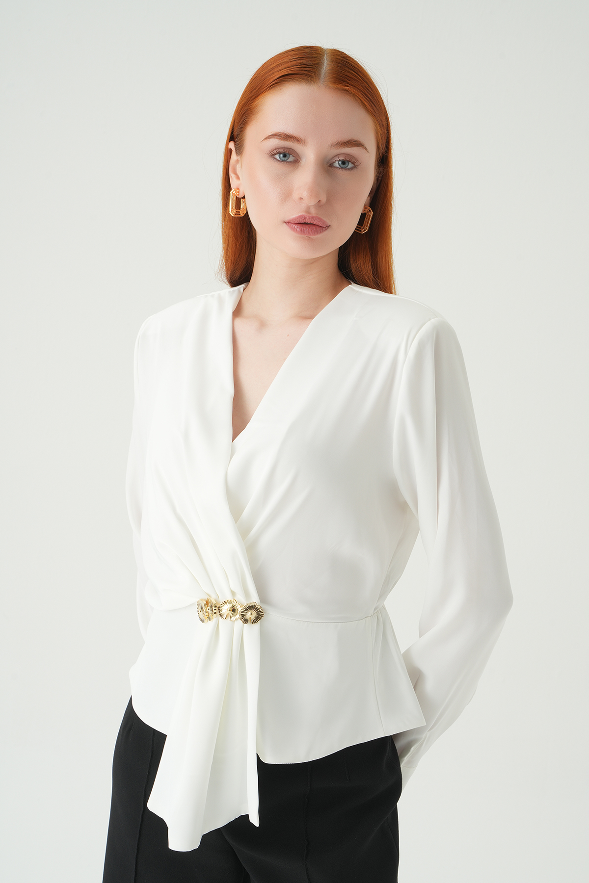 Ekru Kruvaze Yaka Taş Toka Detaylı Uzun Kollu Kadın Bluz 251279 - 7