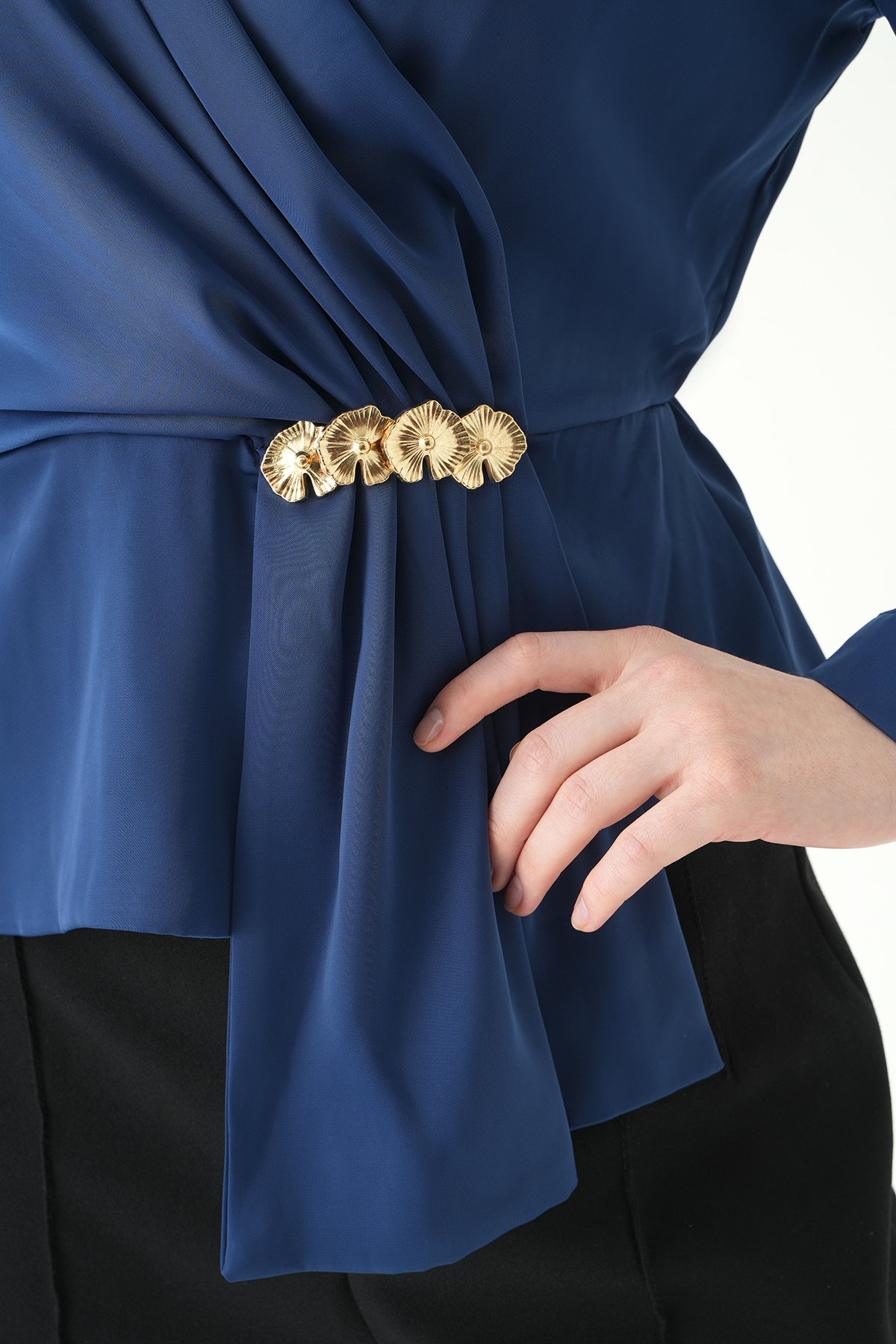 İndigo Kruvaze Yaka Taş Toka Detaylı Uzun Kollu Kadın Bluz 251279 - RAYS