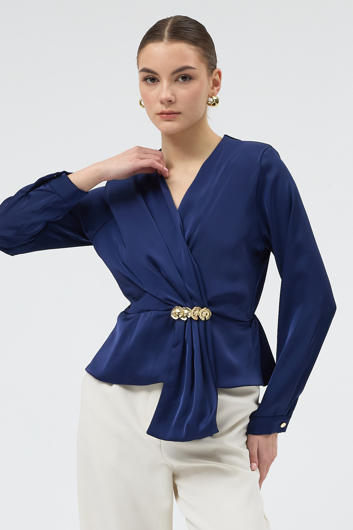 Lacivert Kruvaze Yaka Taş Toka Detaylı Uzun Kollu Kadın Bluz 251279 - 1