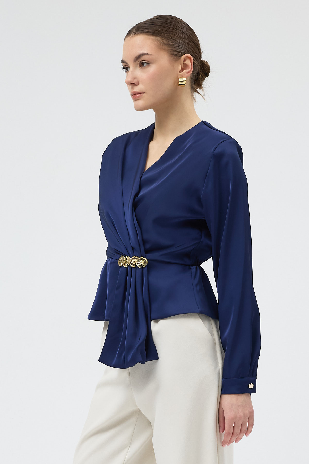 Lacivert Kruvaze Yaka Taş Toka Detaylı Uzun Kollu Kadın Bluz 251279 - 2