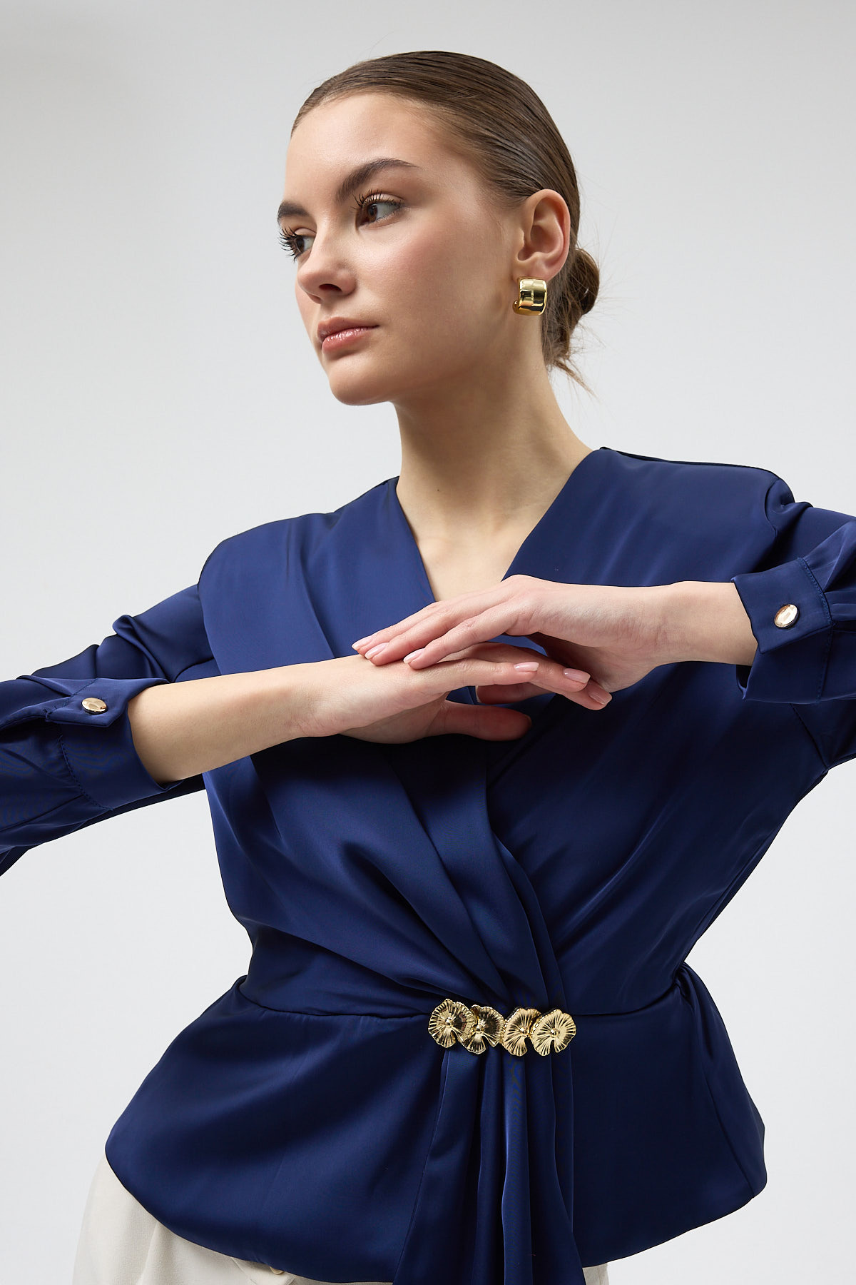 Lacivert Kruvaze Yaka Taş Toka Detaylı Uzun Kollu Kadın Bluz 251279 - 7