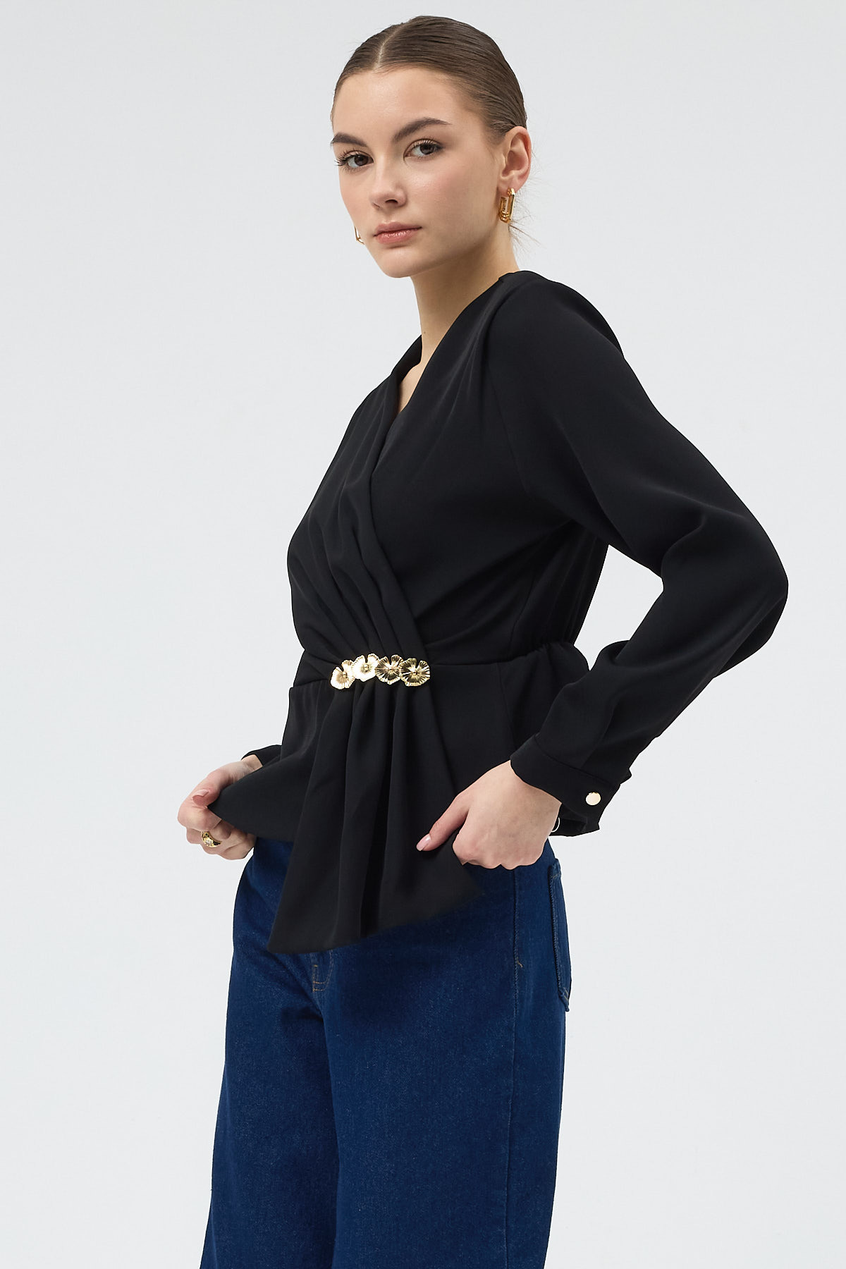 Siyah Kruvaze Yaka Taş Toka Detaylı Uzun Kollu Kadın Bluz 251279 - 2