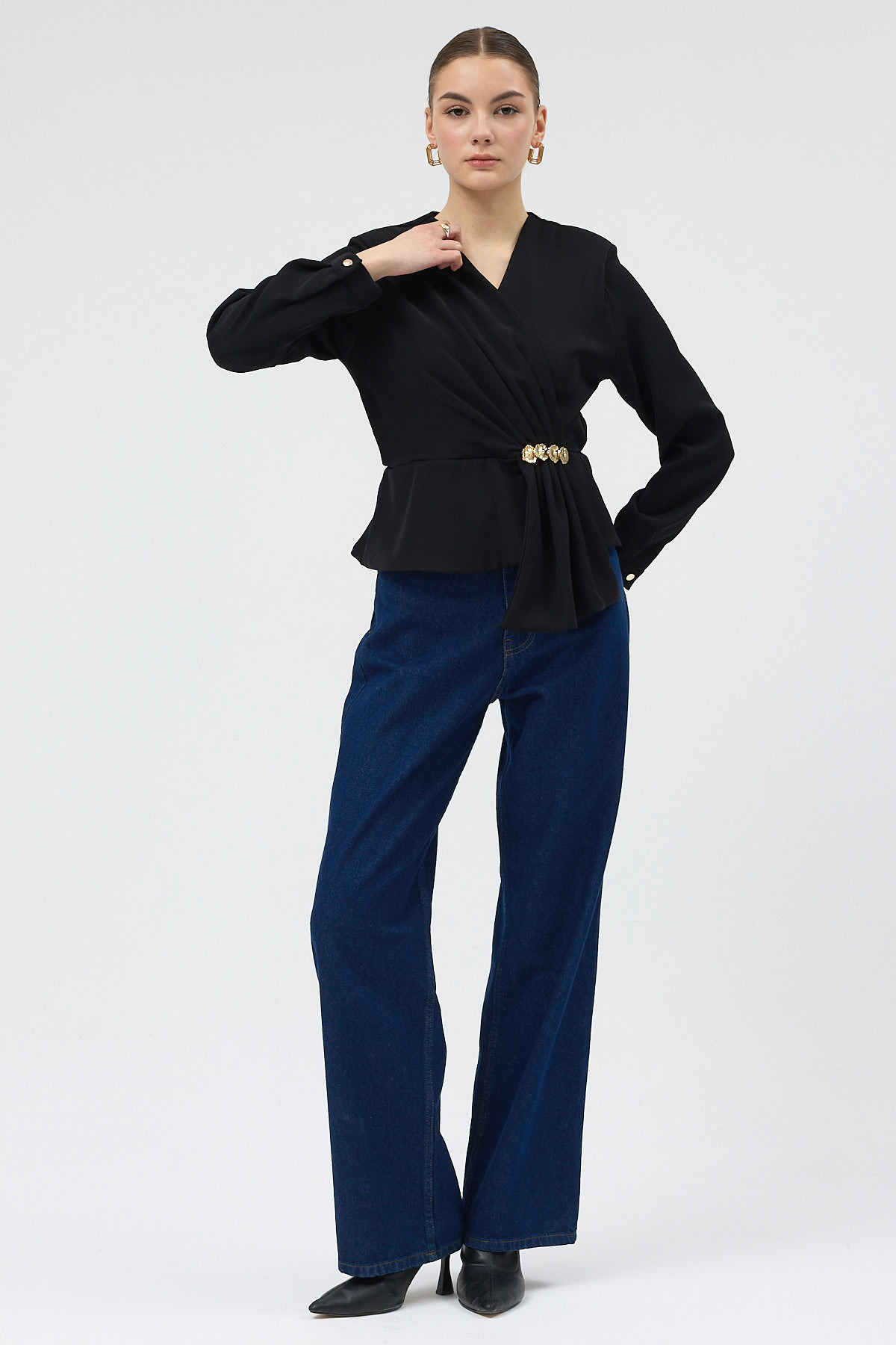 Siyah Kruvaze Yaka Taş Toka Detaylı Uzun Kollu Kadın Bluz 251279 - 3