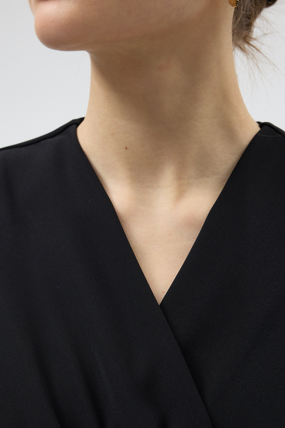 Siyah Kruvaze Yaka Taş Toka Detaylı Uzun Kollu Kadın Bluz 251279 - 4