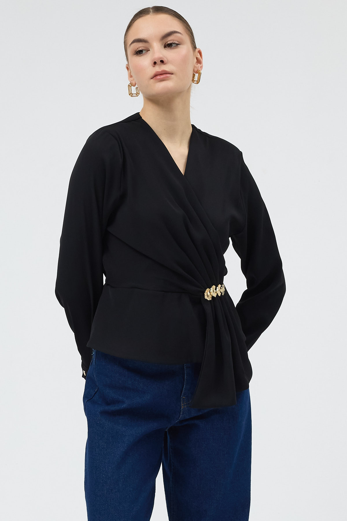 Siyah Kruvaze Yaka Taş Toka Detaylı Uzun Kollu Kadın Bluz 251279 - 7