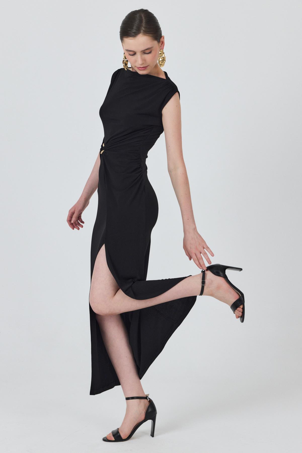 Siyah Yan Büzgü Toka Detaylı Elbise 251605 - RAYS