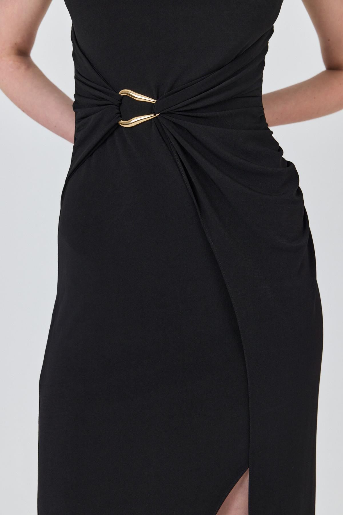 Siyah Yan Büzgü Toka Detaylı Elbise 251605 - 6