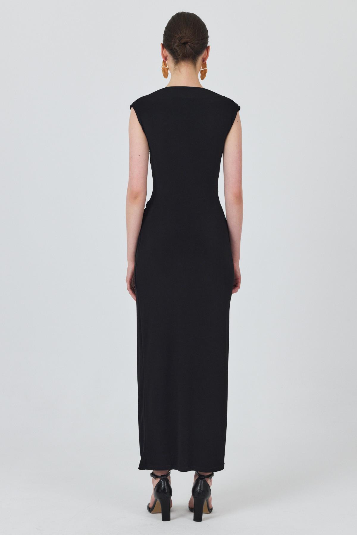 Siyah Yan Büzgü Toka Detaylı Elbise 251605 - 5