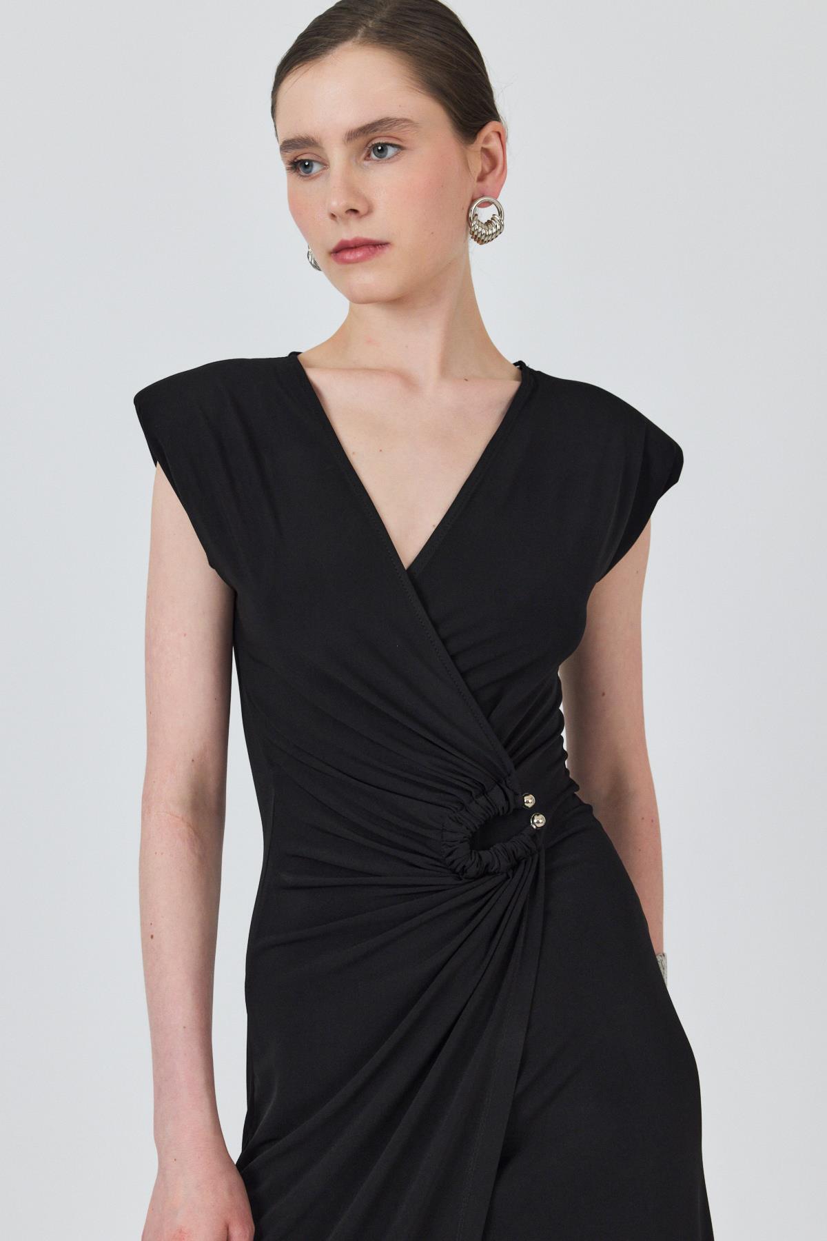 Siyah V Yaka Toka Detaylı Elbise 251622 - RAYS