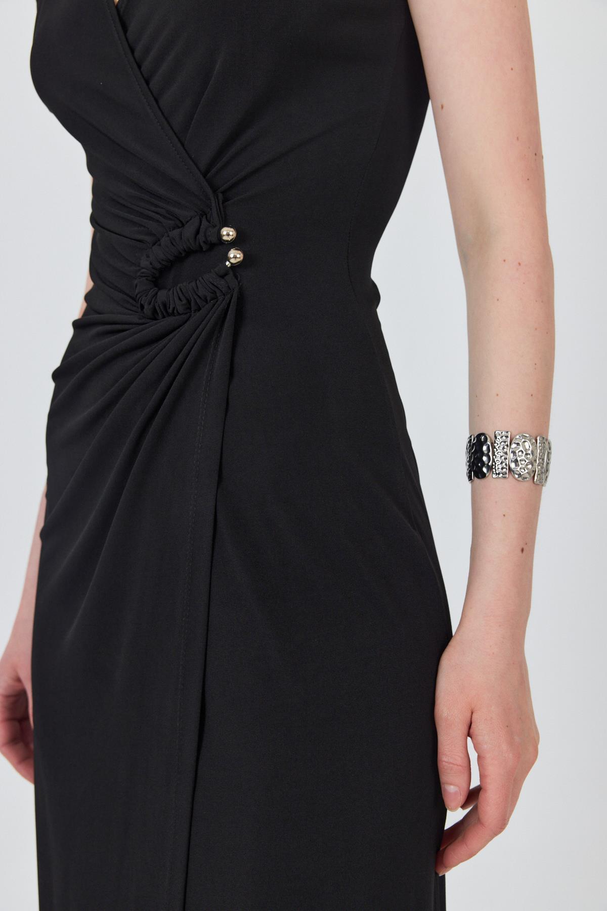 Siyah V Yaka Toka Detaylı Elbise 251622 - 5