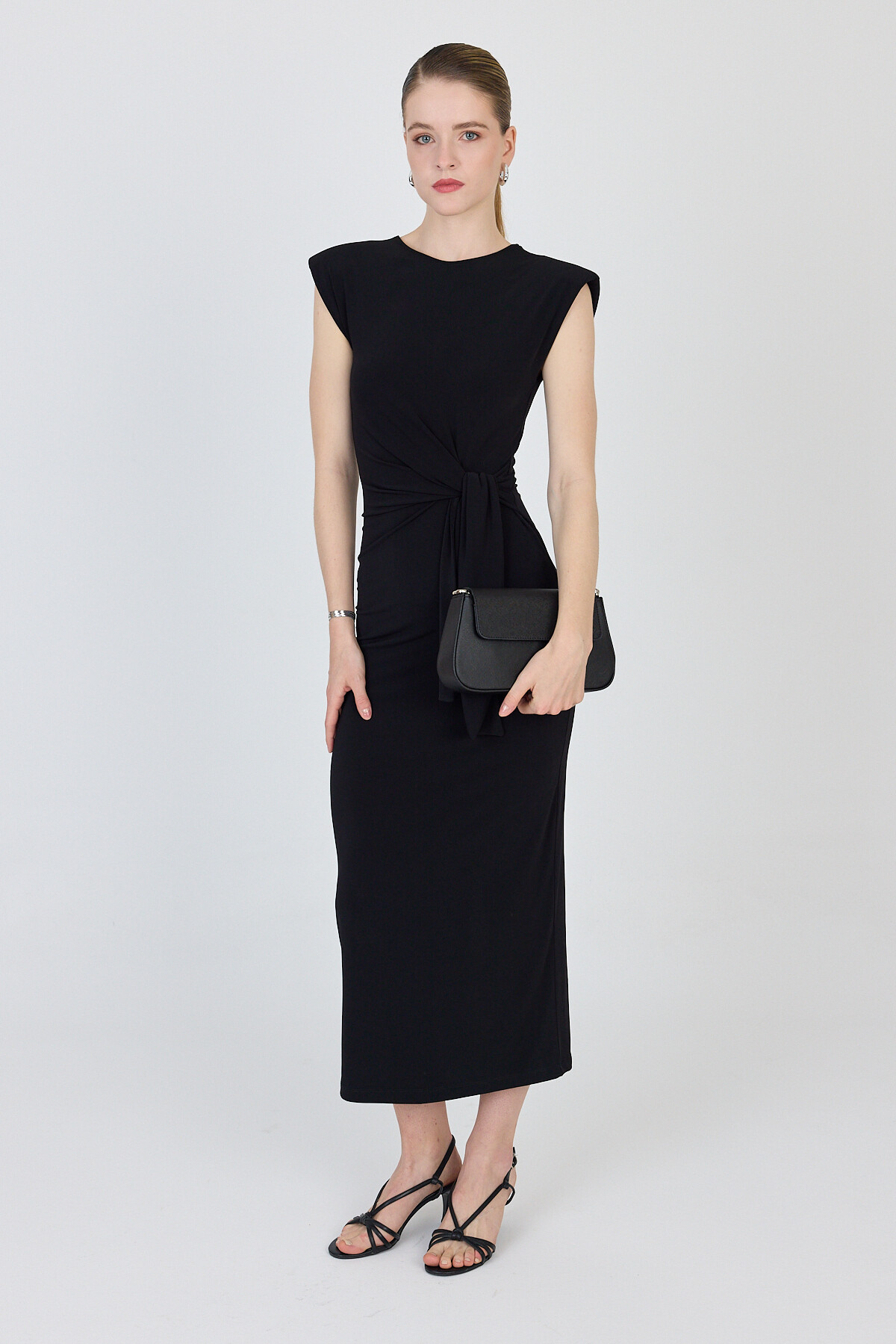 Siyah Önü Bağlamalı Vatkalı Midi Elbise 251623 - RAYS