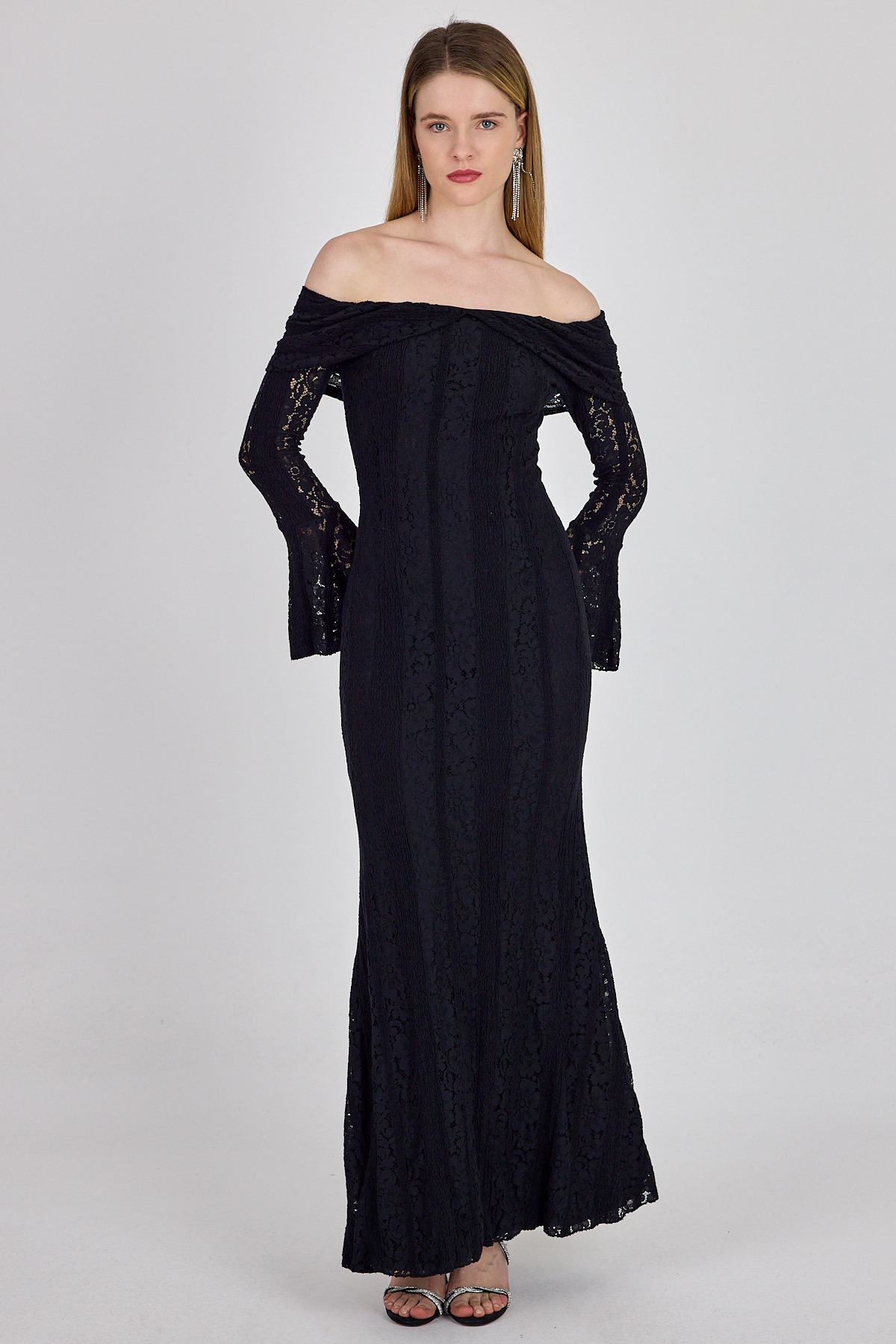 Siyah Kayık Yaka Kloş Kol Detaylı Dantel Elbise 251625 