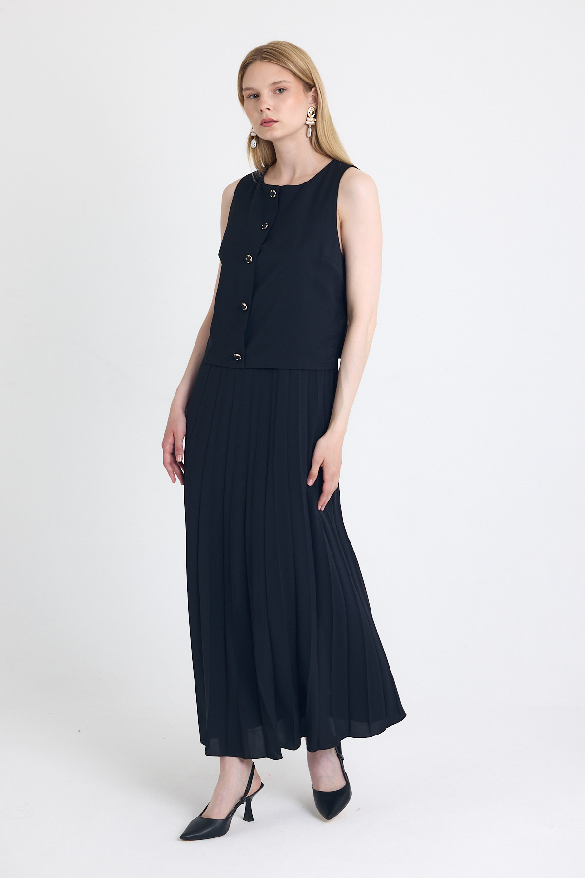 Siyah Ön Düğmeli Pliseli Elbise 251627 - 2