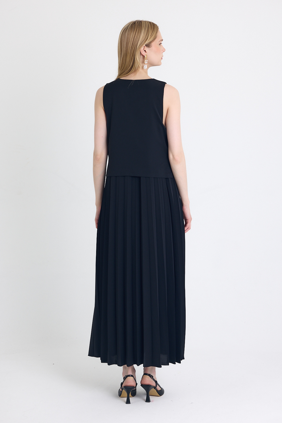 Siyah Ön Düğmeli Pliseli Elbise 251627 - 5