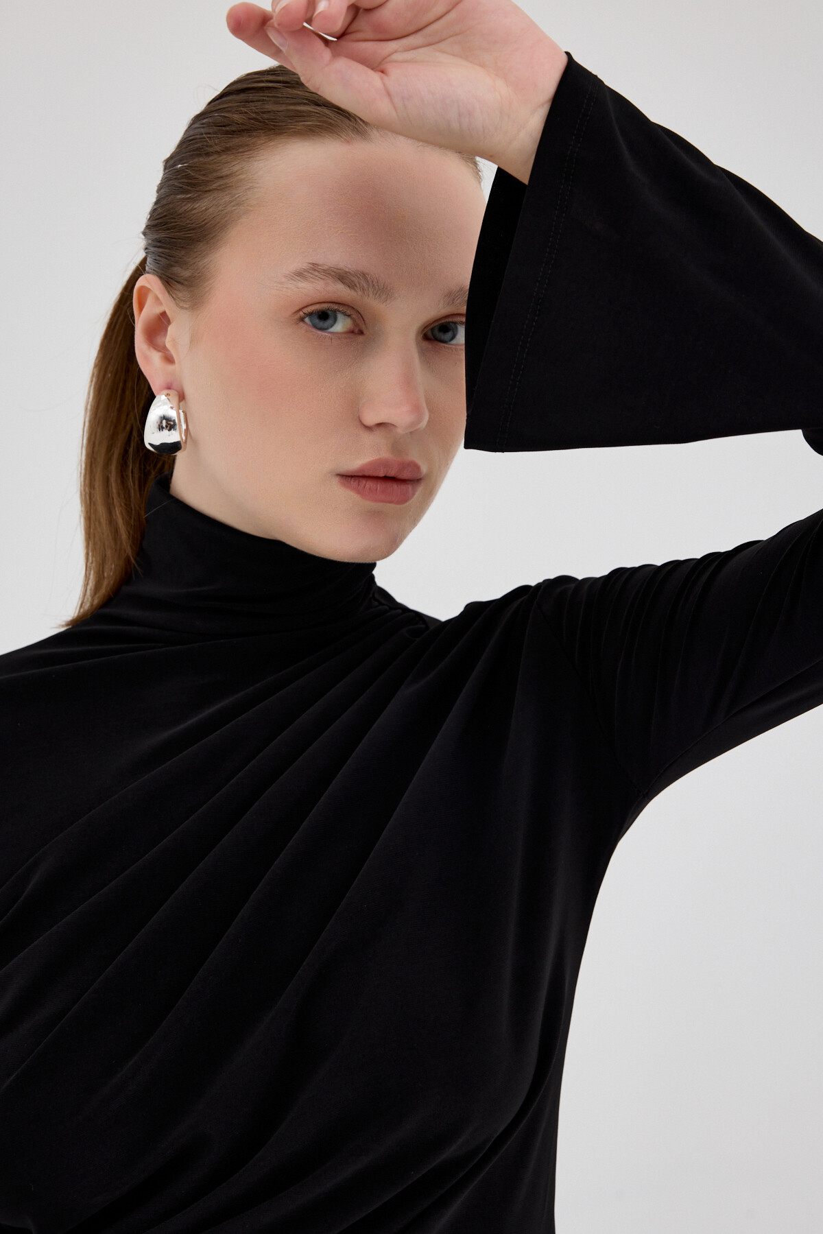 Siyah Balıkçı Yaka Drapeli Bluz 2517 - RAYS