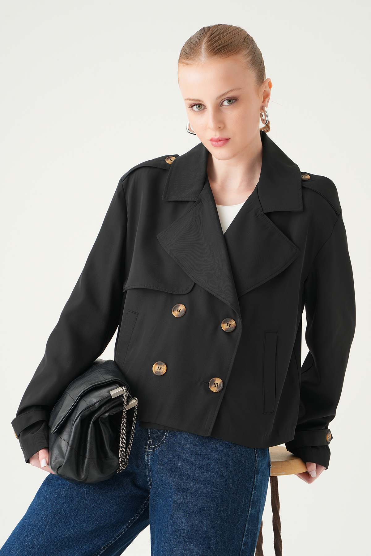 Siyah Düğmeli Kısa Trençkot 251830 - RAYS (1)