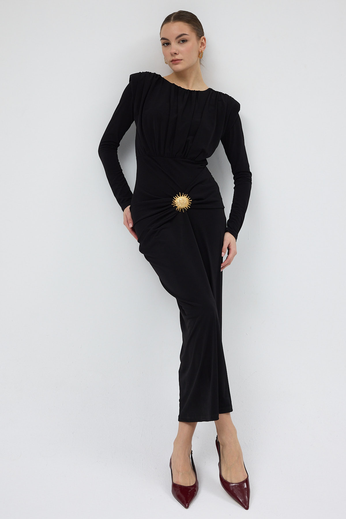 Siyah Güneş Tokalı Büzgülü Uzun Kollu Elbise 252639 