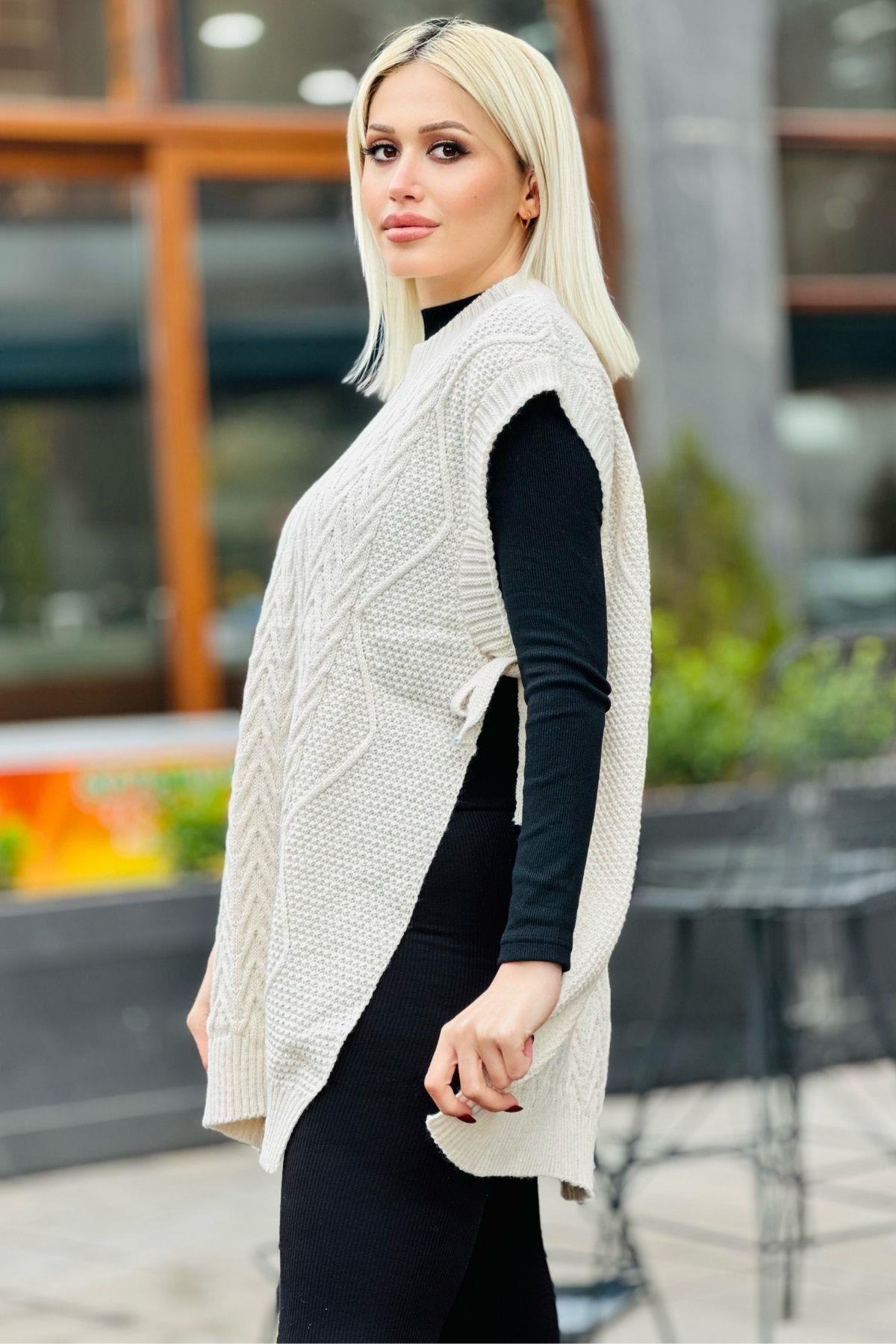 Krem Yan Bağlamalı Örgü Detay Süveter 280 - 3