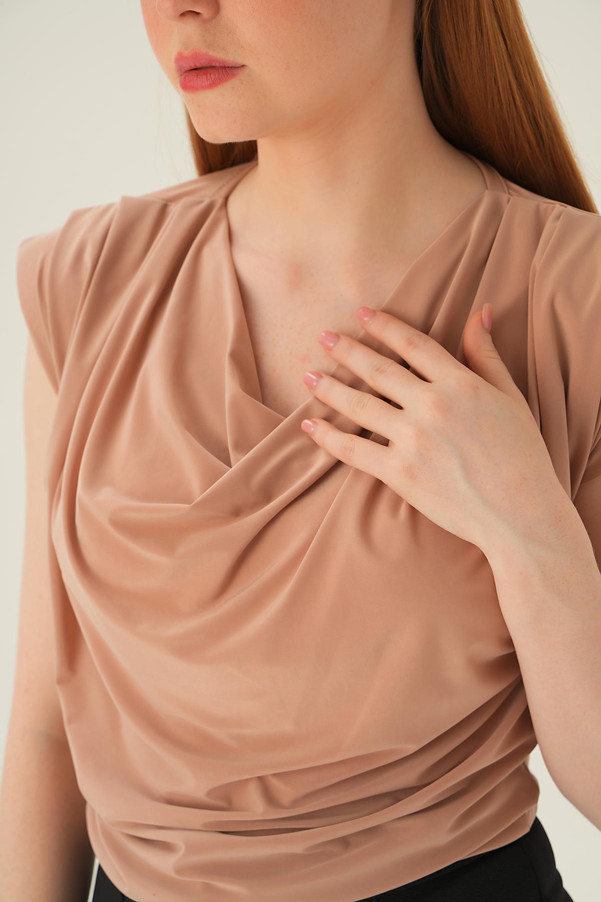 2832 Omuz Vatkalı Bluz Bej - 4