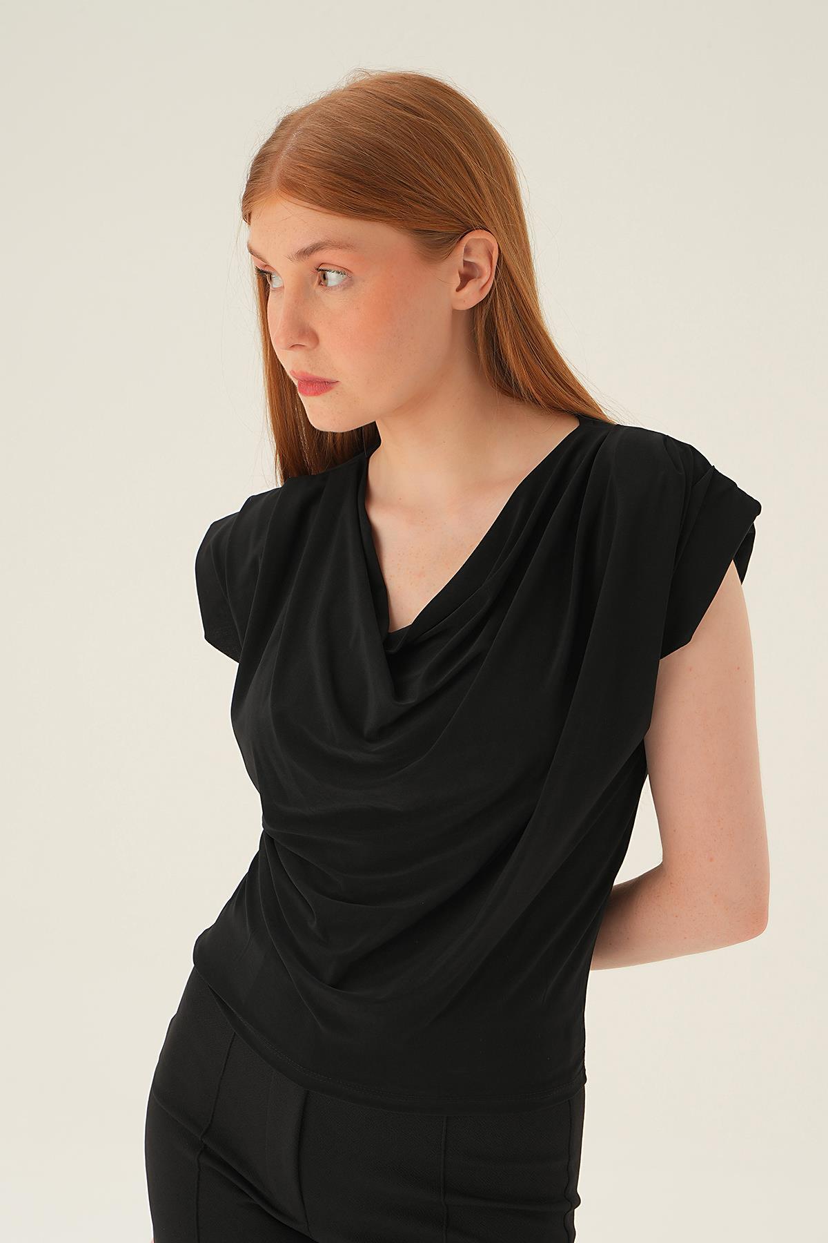 Siyah Omuz Vatkalı Bluz 2832 - 2