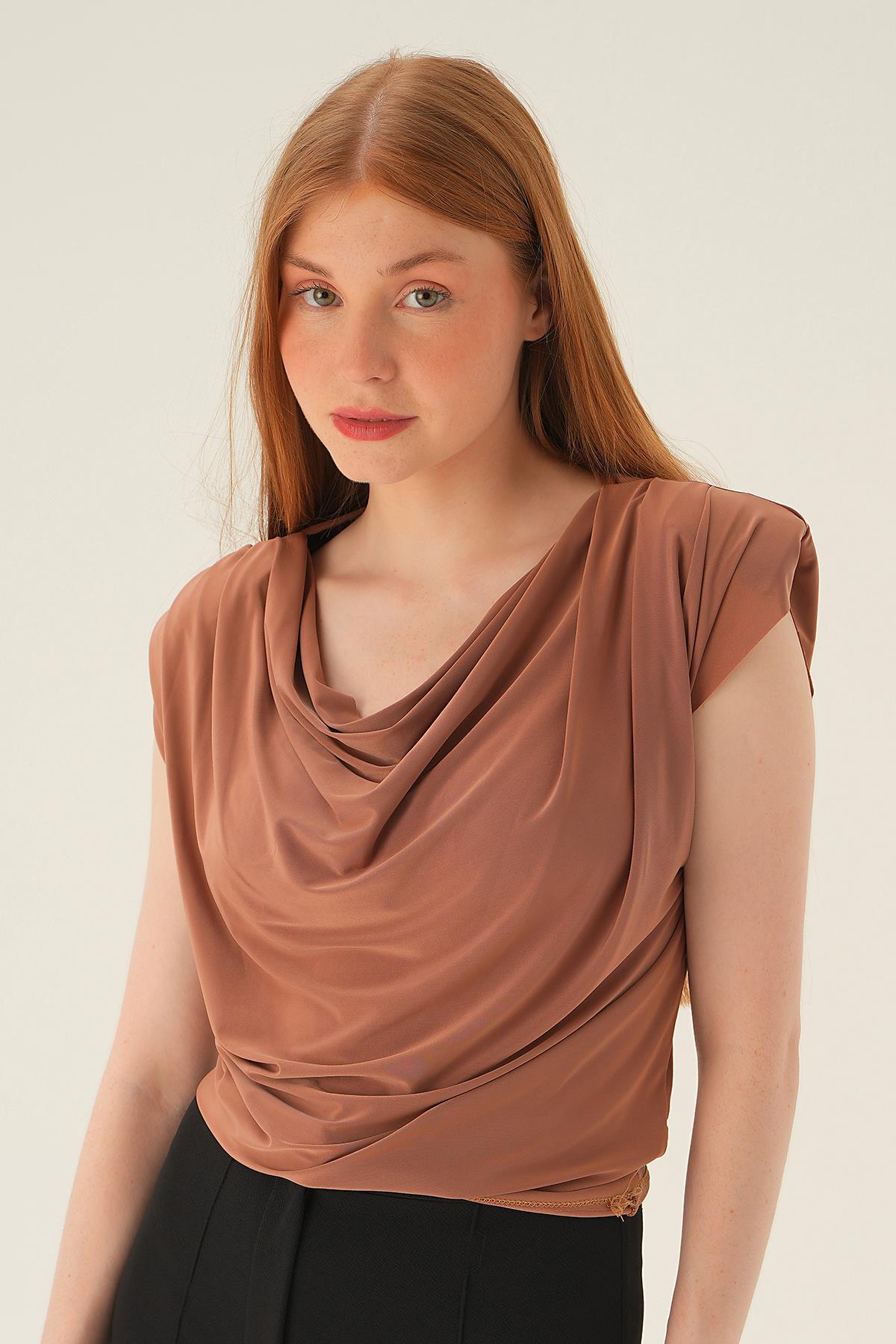 2832 Omuz Vatkalı Bluz Taba 