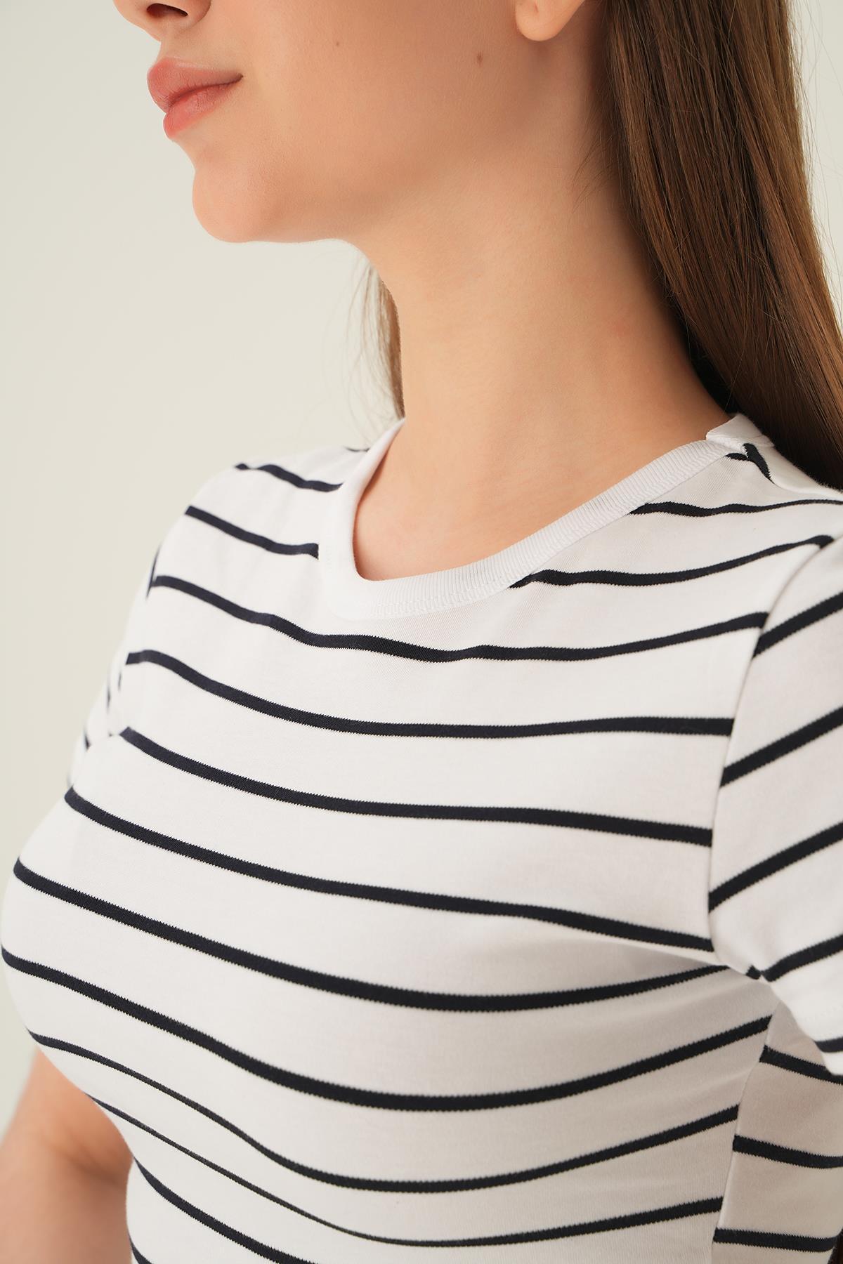 Beyaz Çizgili Kısa Tişört 3001 - 5