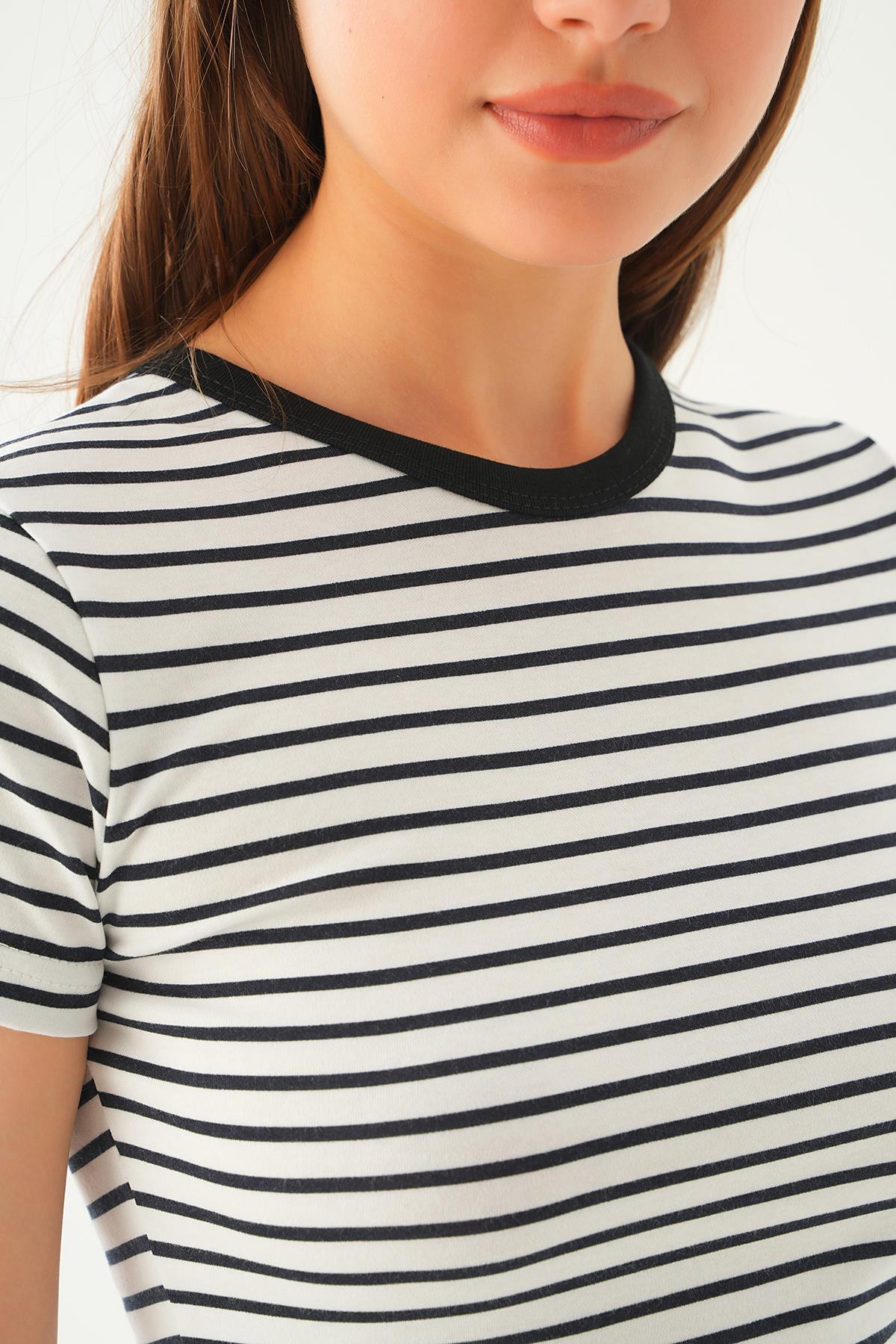 Siyah Çizgili Kısa Tişört 3001 - 5