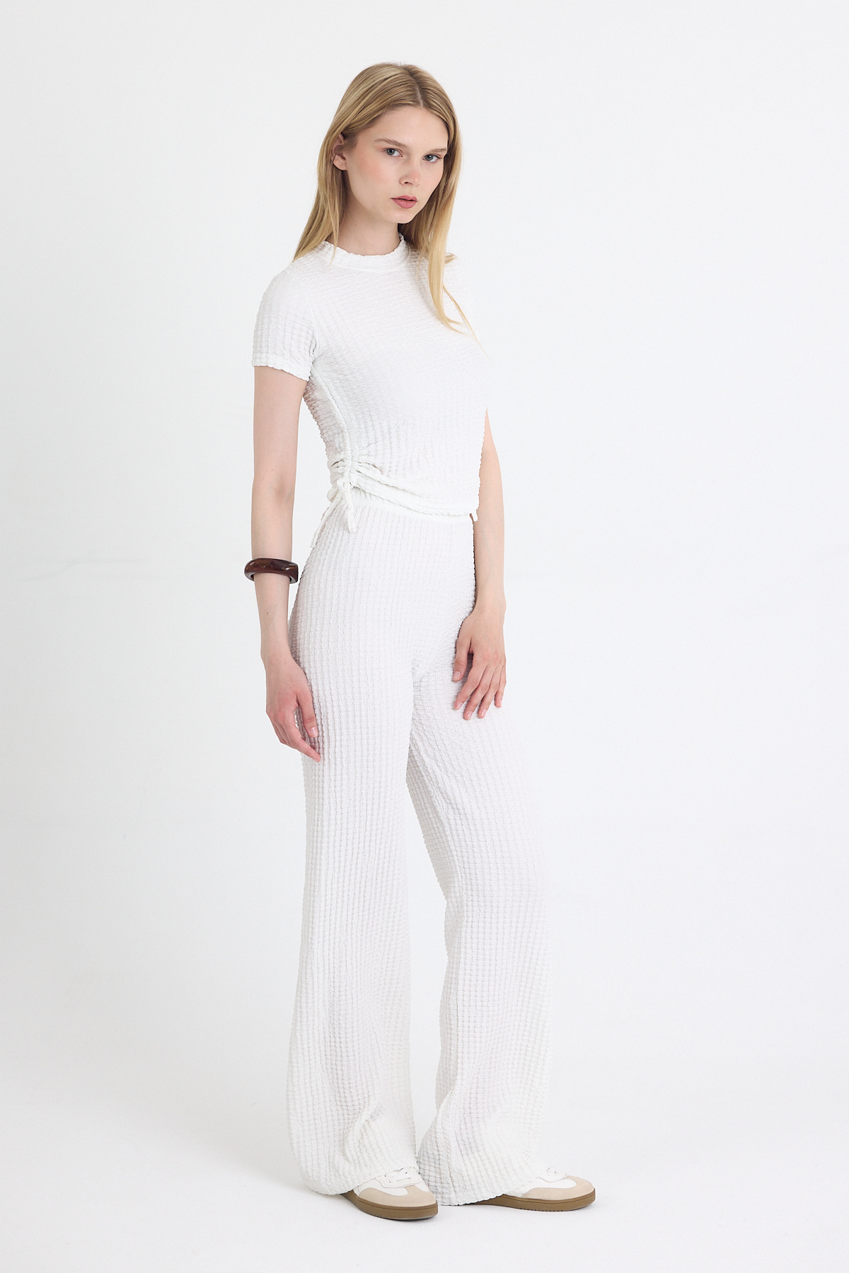 Beyaz Bürümcük Dokulu Büzgülü Crop ve Geniş Paça Pantolon Takımı 3001 