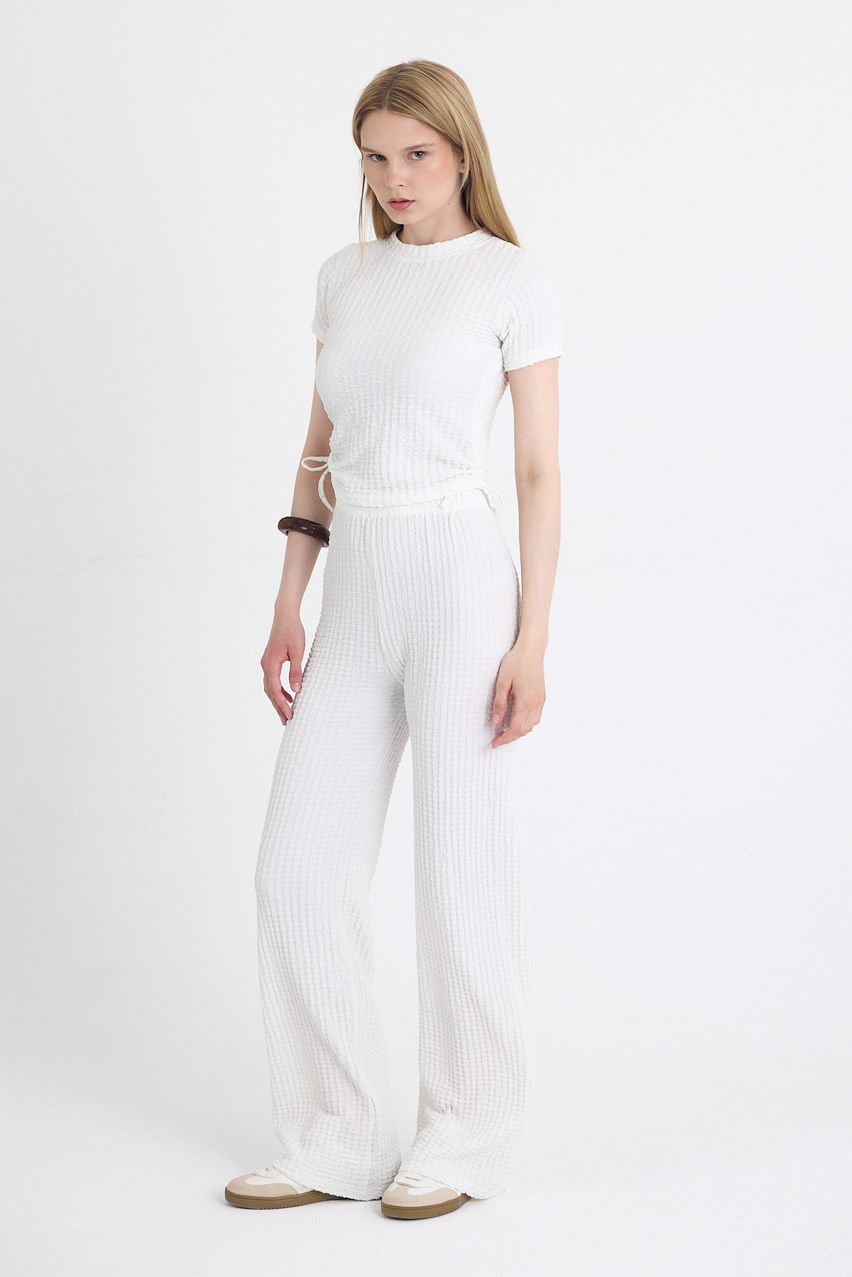 Beyaz Bürümcük Dokulu Büzgülü Crop ve Geniş Paça Pantolon Takımı 3001 - 3