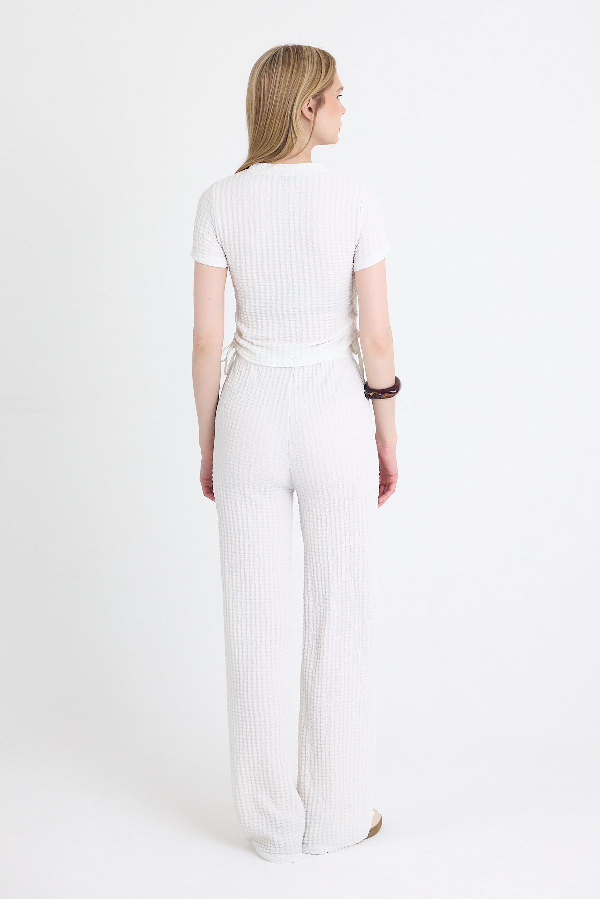 Beyaz Bürümcük Dokulu Büzgülü Crop ve Geniş Paça Pantolon Takımı 3001 - 5
