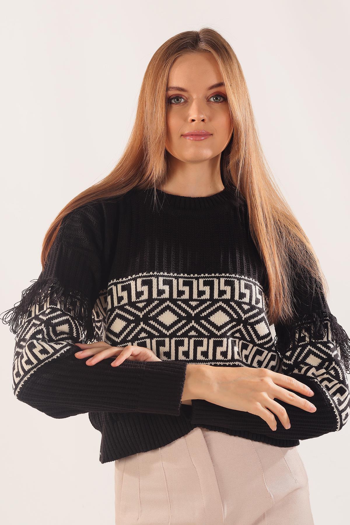 Siyah Kol Püskül Detay Desenli Kazak 3002 