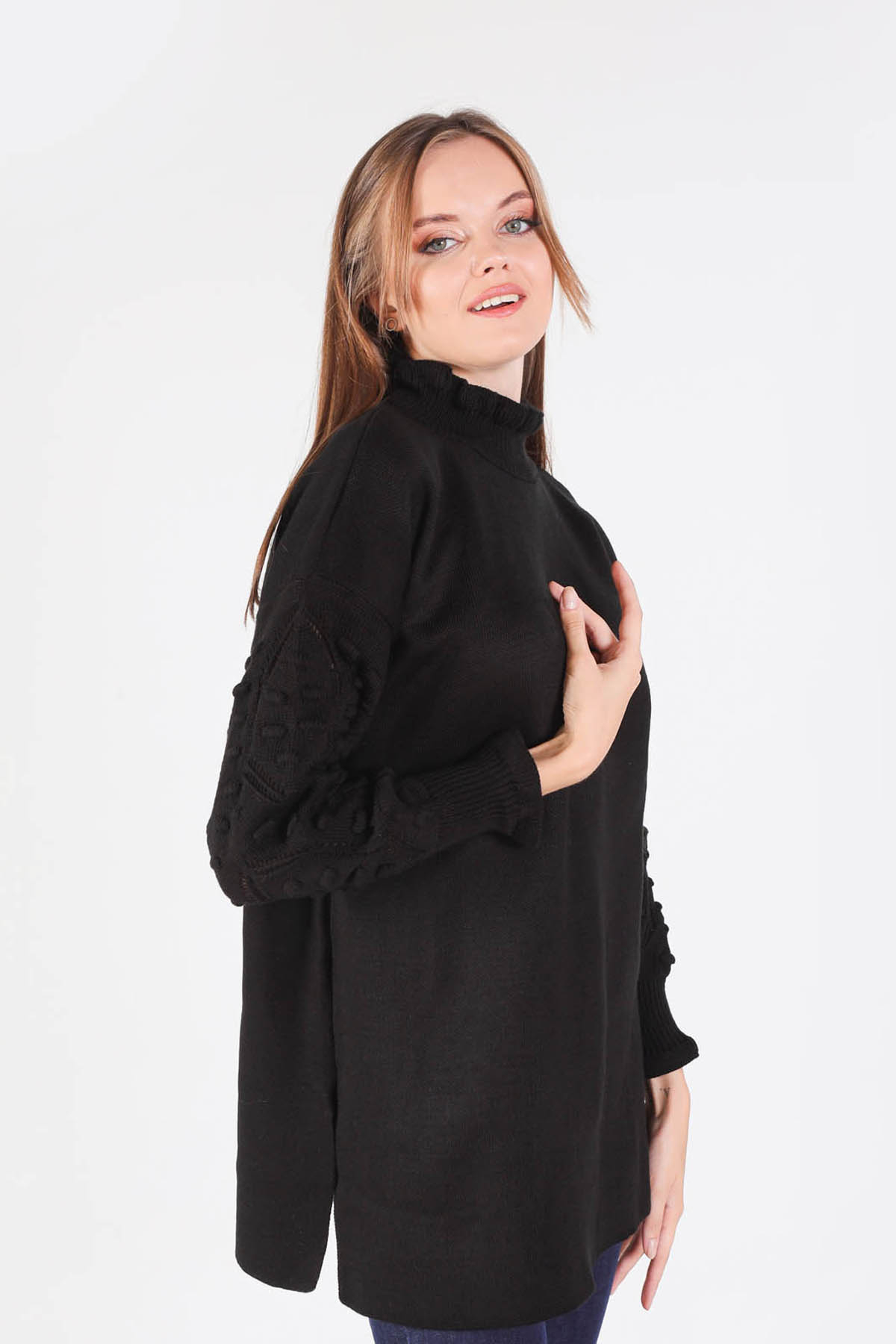 Siyah Yaka Fırfır Kol İşlemeli Kazak 3008 - 1