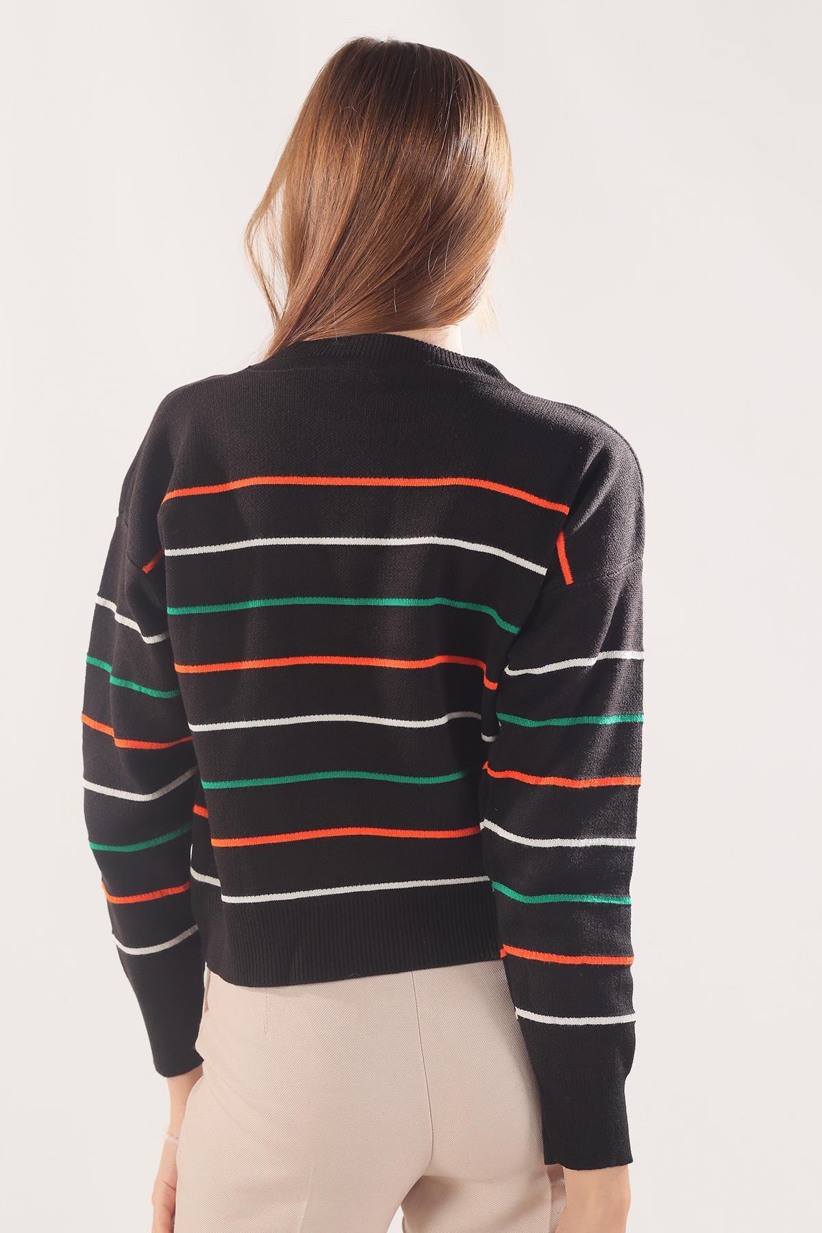 Siyah Renkli Çizgili Kazak 3024 - 5