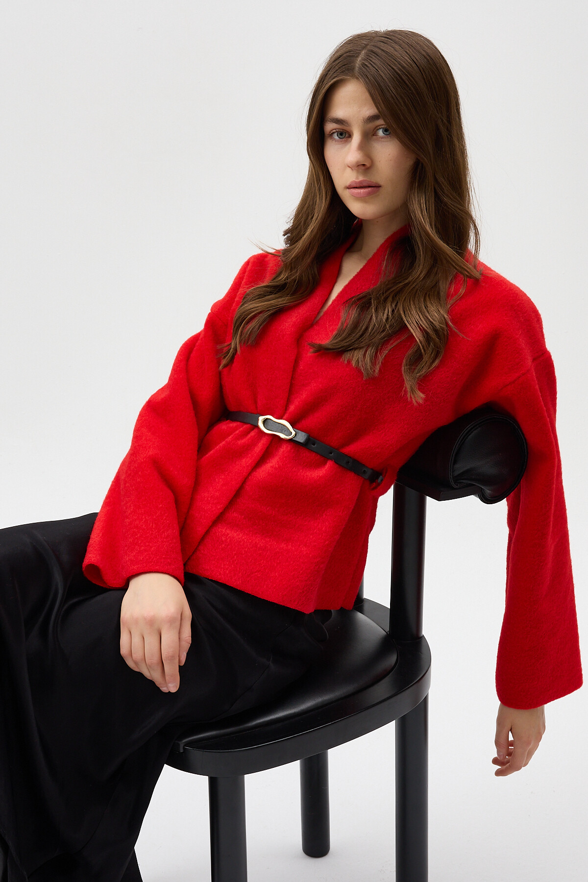 Kırmızı Hâkim Yaka Kemer Detaylı Kısa Kaşe Kadın Ceket 3100A - 1