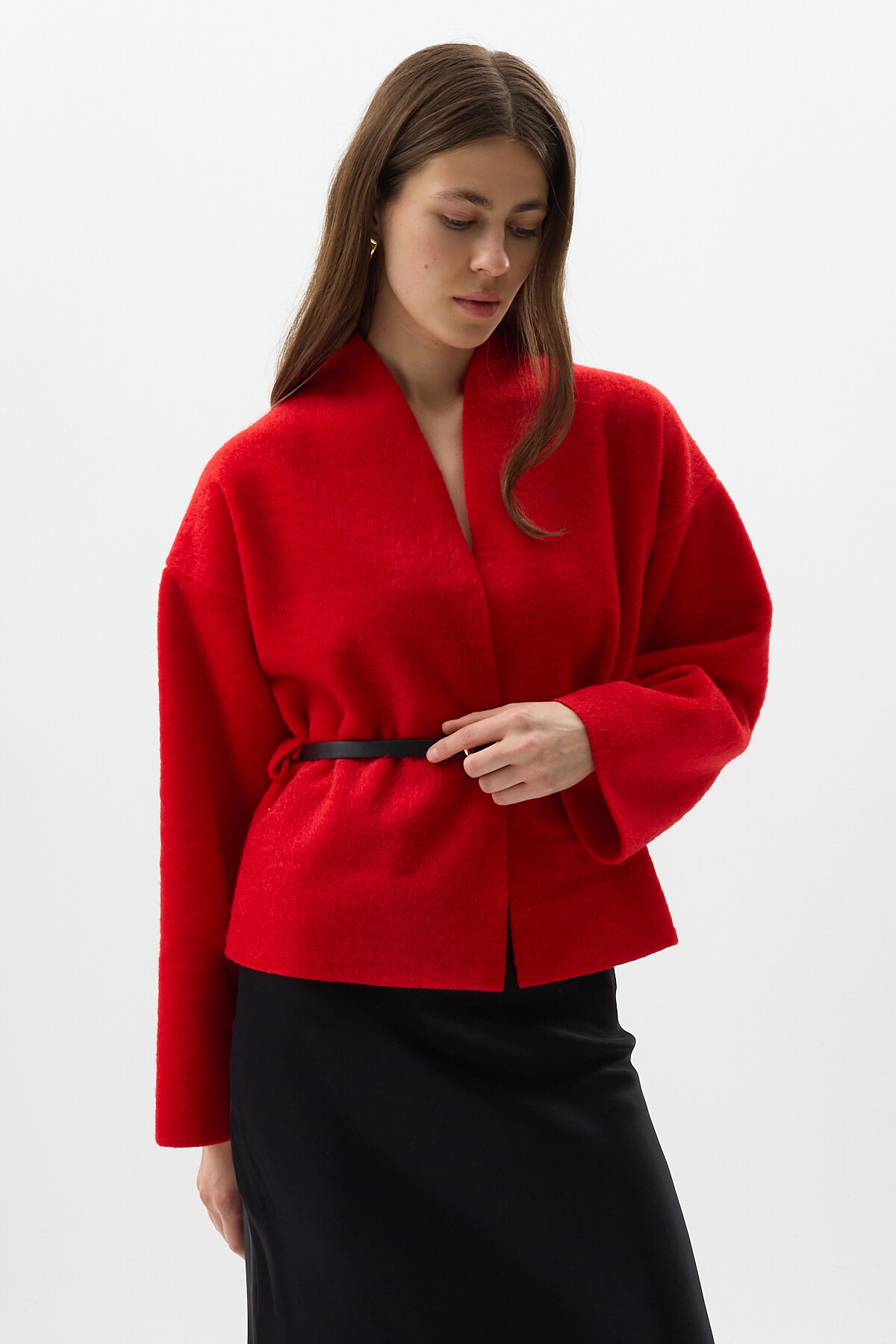 Kırmızı Hâkim Yaka Kemer Detaylı Kısa Kaşe Kadın Ceket 3100A - 6