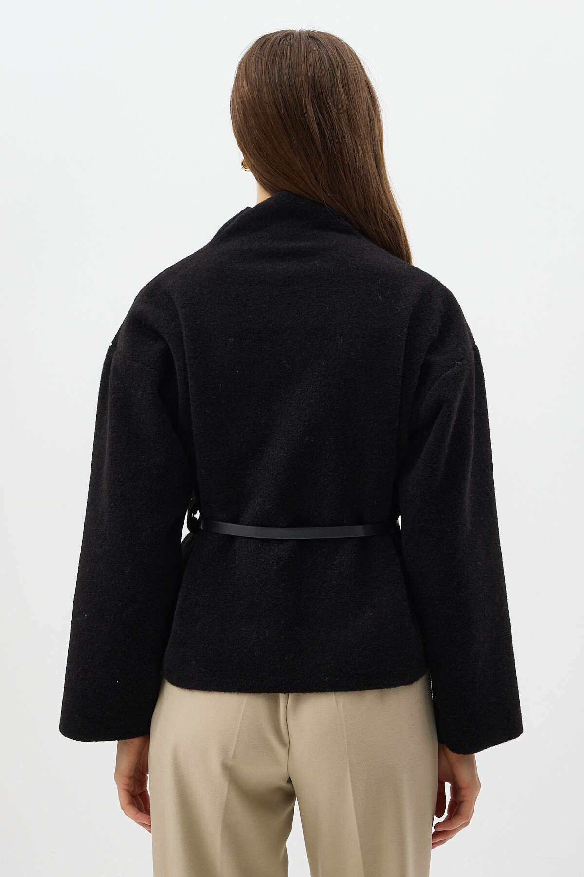 Siyah Hâkim Yaka Kemer Detaylı Kısa Kaşe Kadın Ceket 3100A - 5
