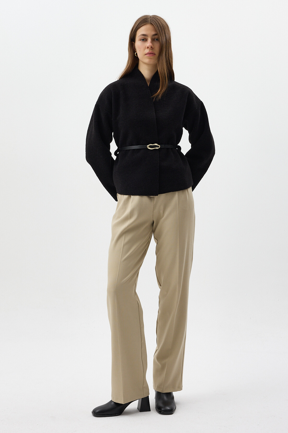 Siyah Hâkim Yaka Kemer Detaylı Kısa Kaşe Kadın Ceket 3100A - 6