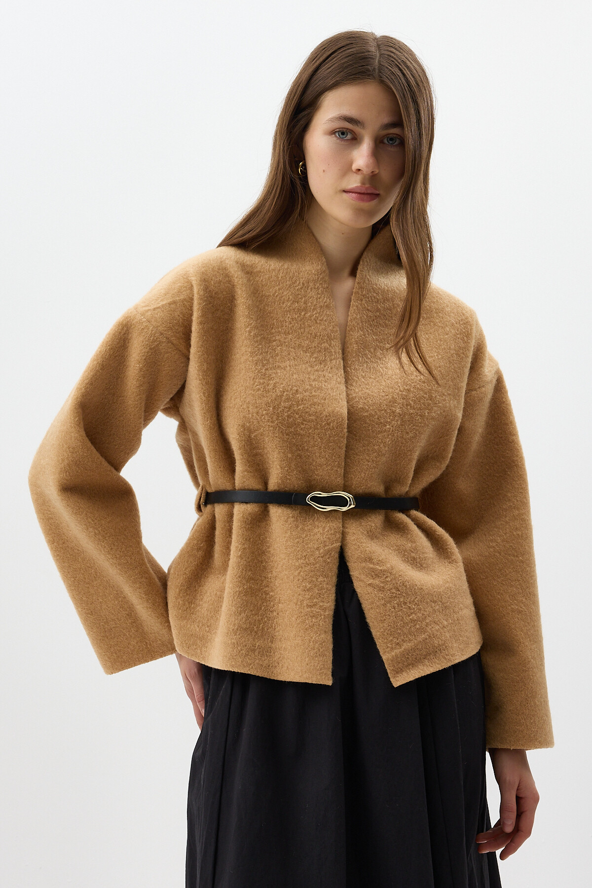 Vizon Hâkim Yaka Kemer Detaylı Kısa Kaşe Kadın Ceket 3100A 