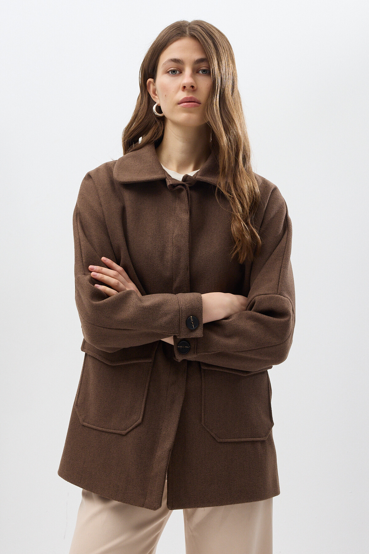 Kahverengi Büyük Cepli Geniş Yakalı Kadın Kaban 3102A - 7