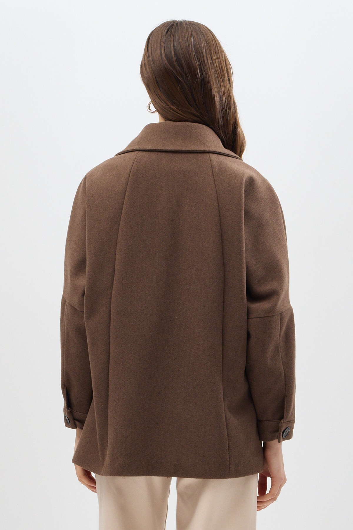 Kahverengi Büyük Cepli Geniş Yakalı Kadın Kaban 3102A - 5