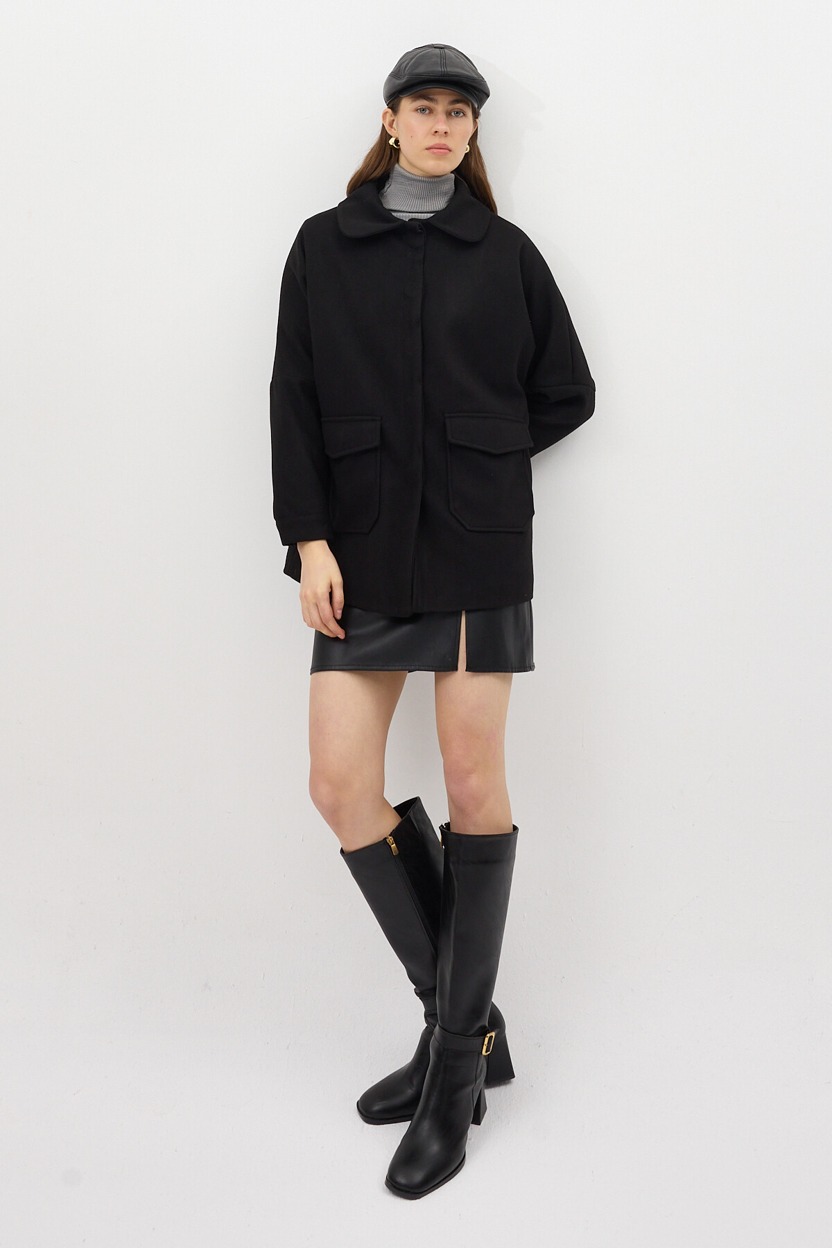 Siyah Büyük Cepli Geniş Yakalı Kadın Kaban 3102A 