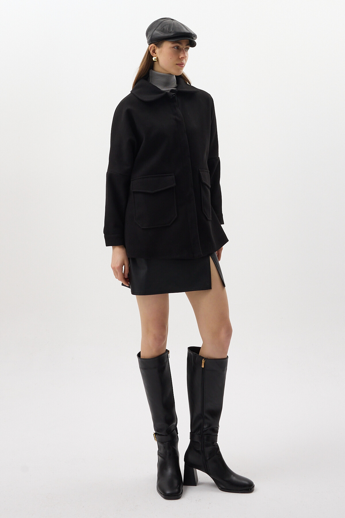 Siyah Büyük Cepli Geniş Yakalı Kadın Kaban 3102A - 2