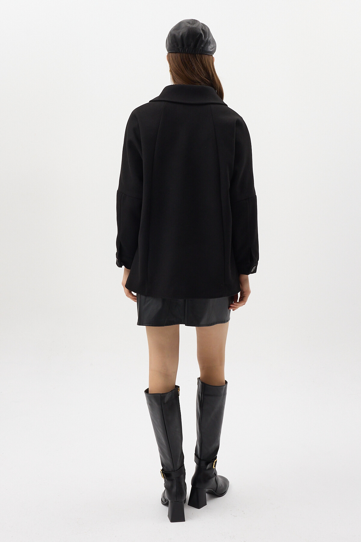 Siyah Büyük Cepli Geniş Yakalı Kadın Kaban 3102A - 5