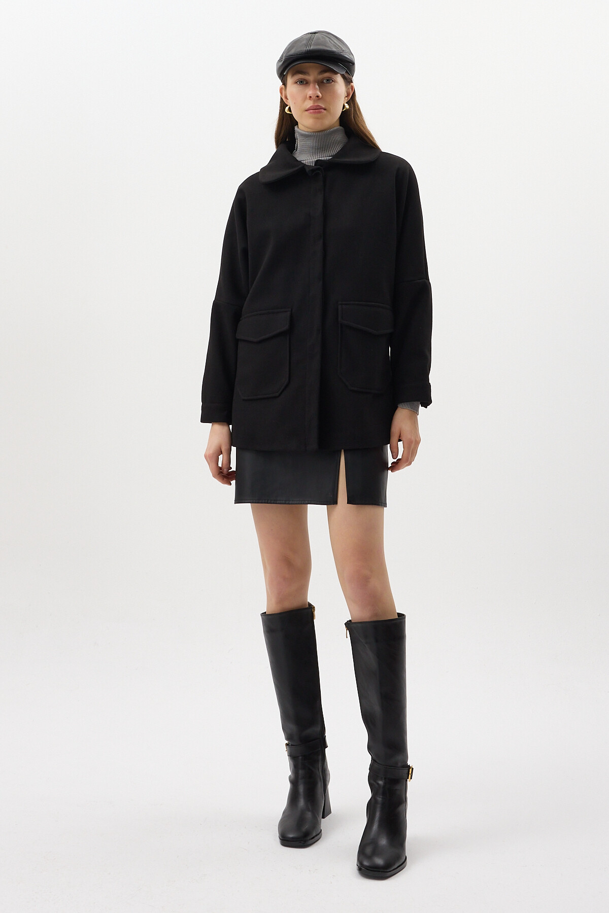 Siyah Büyük Cepli Geniş Yakalı Kadın Kaban 3102A - 7