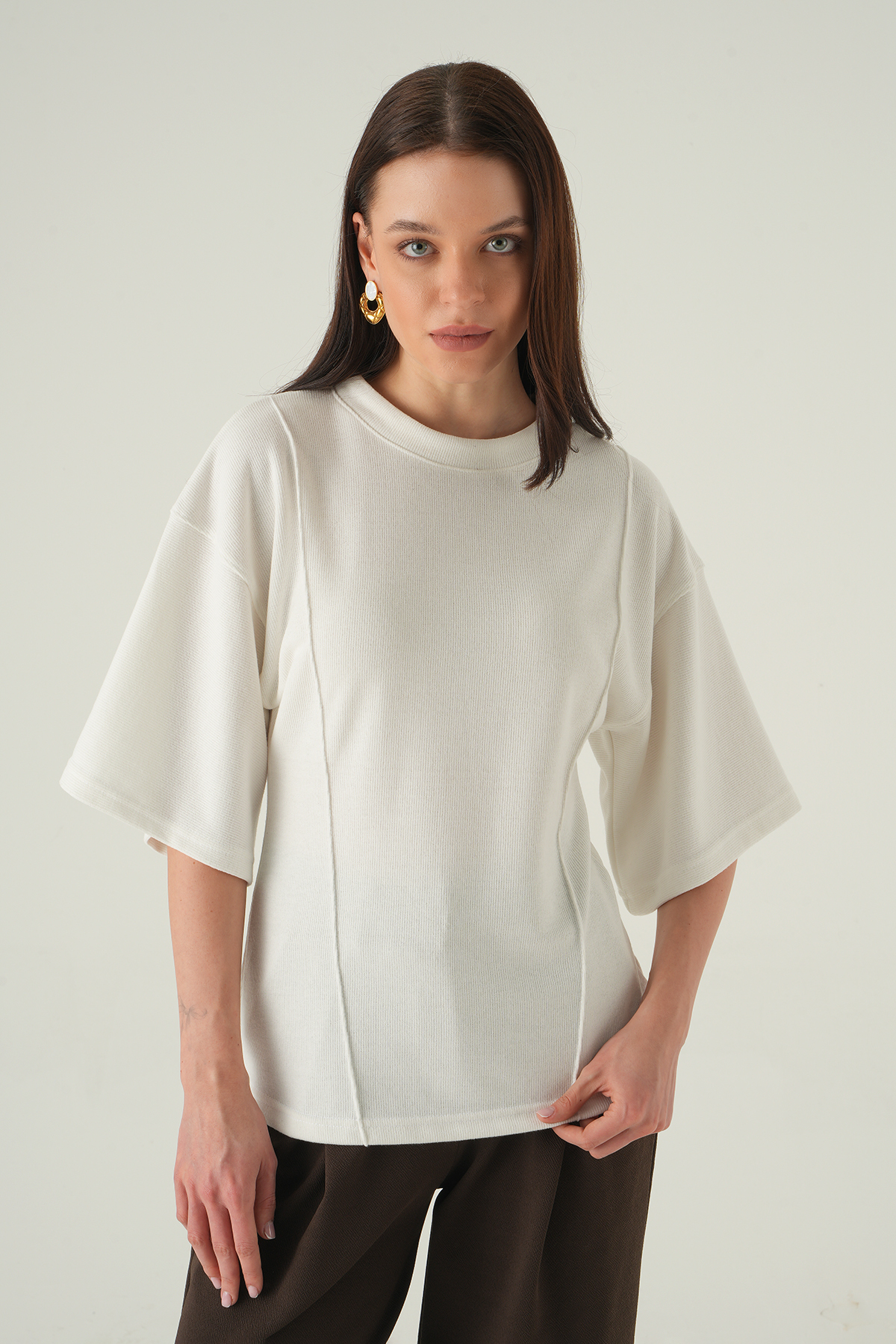 3104A Ön Çima Detay Tişört Ekru - RAYS