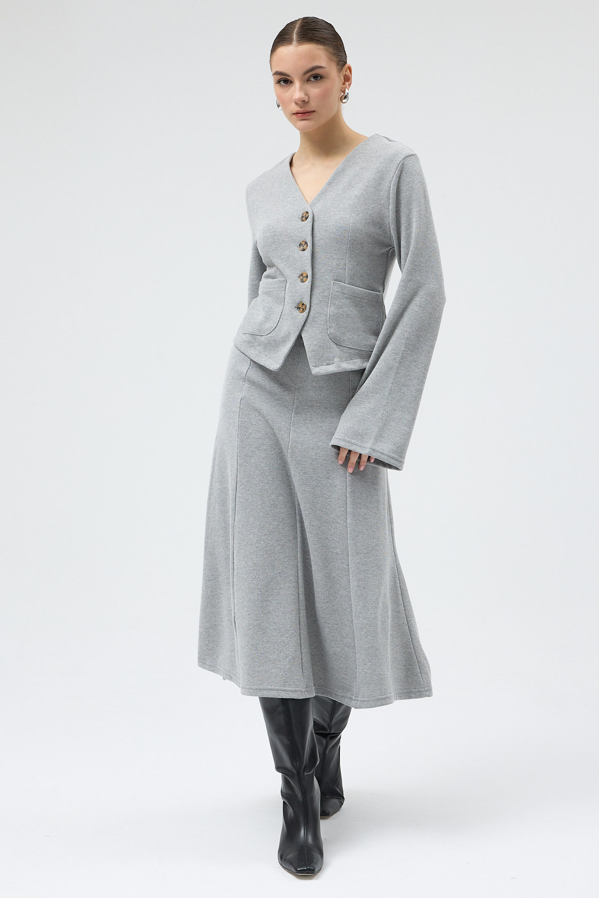 Gri Cepli Düğmeli Hırka ve Uzun Etek Takım 3109A - 6