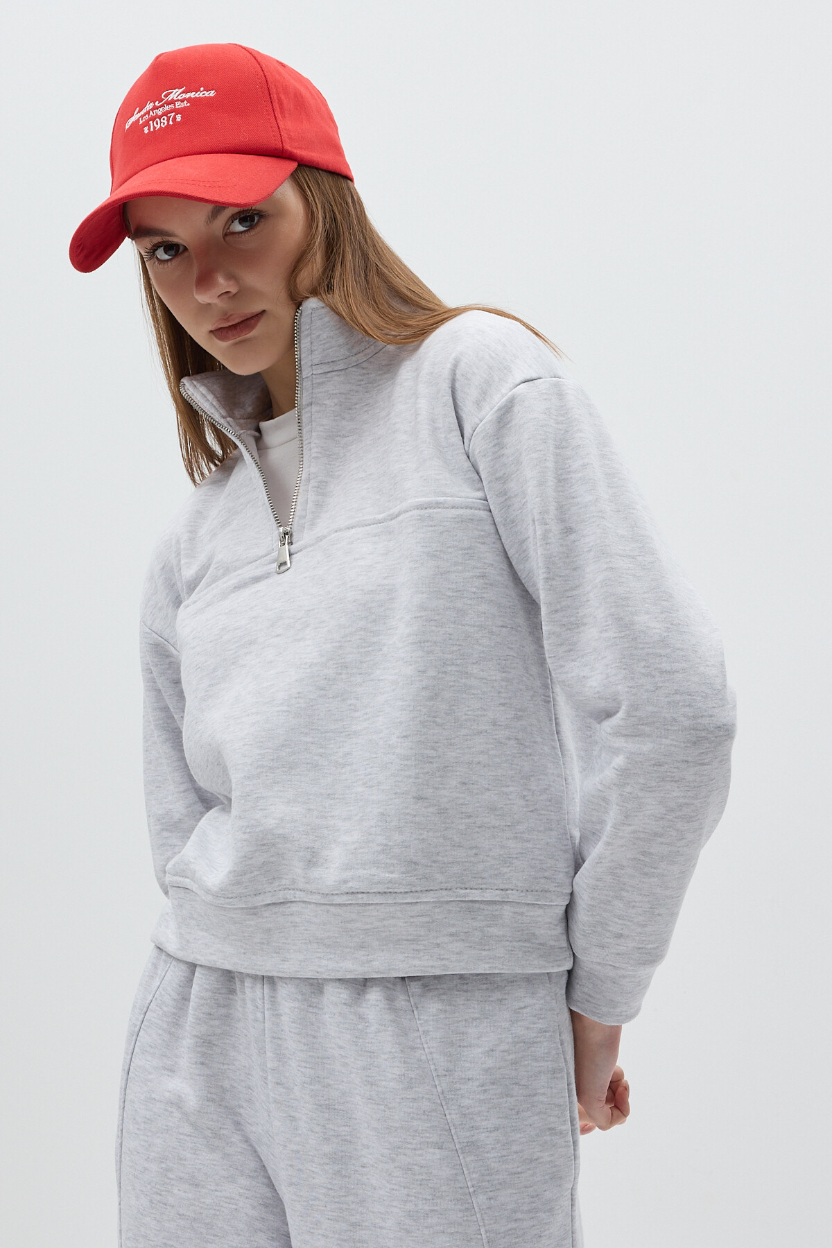 Gri Dik Yaka Önü Fermuar Detaylı Kadın Sweatshirt 3110A - RAYS (1)