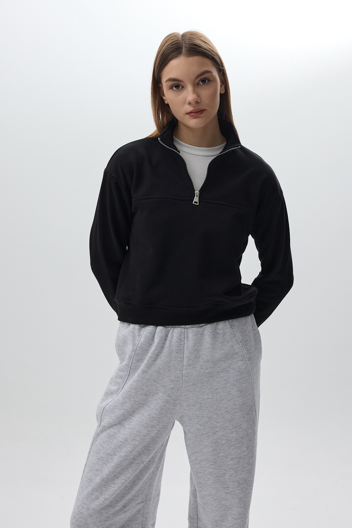 Siyah Dik Yaka Önü Fermuar Detaylı Kadın Sweatshirt 3110A - 2