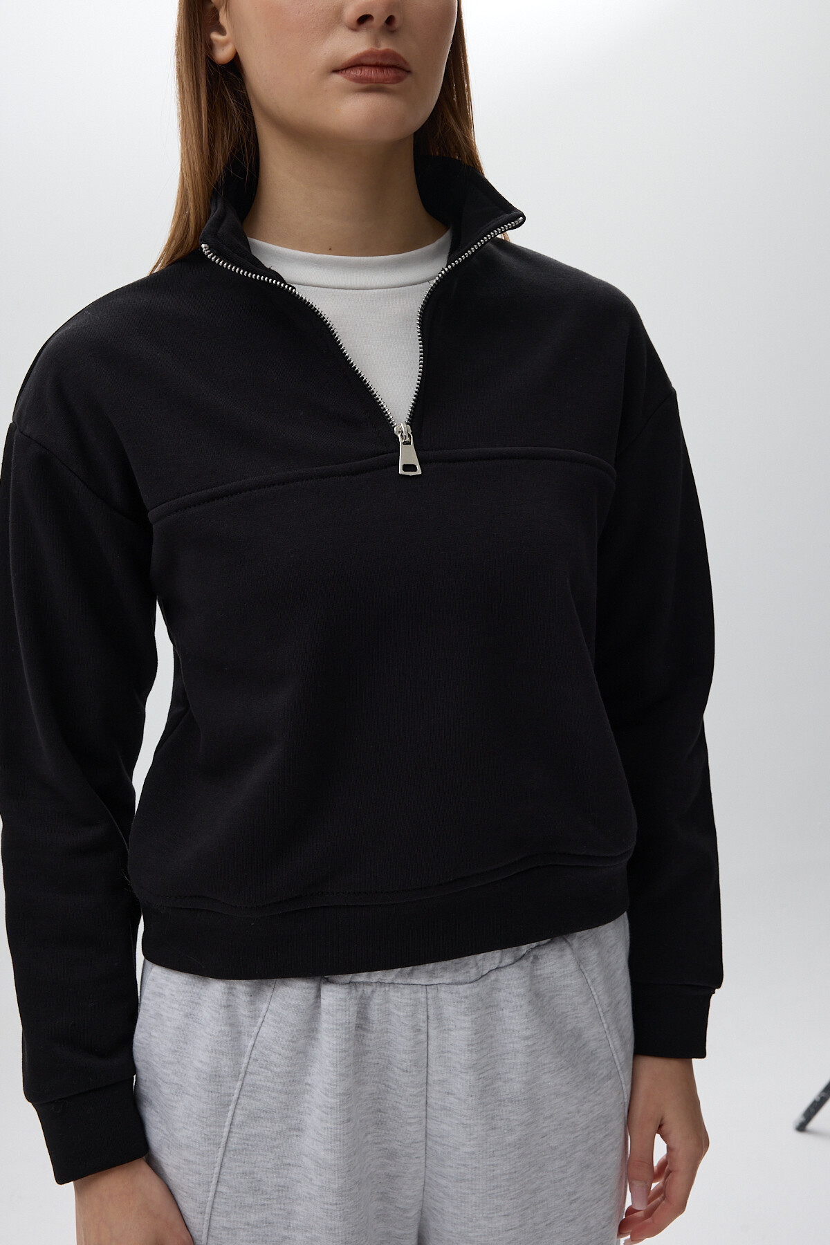 Siyah Dik Yaka Önü Fermuar Detaylı Kadın Sweatshirt 3110A - 4