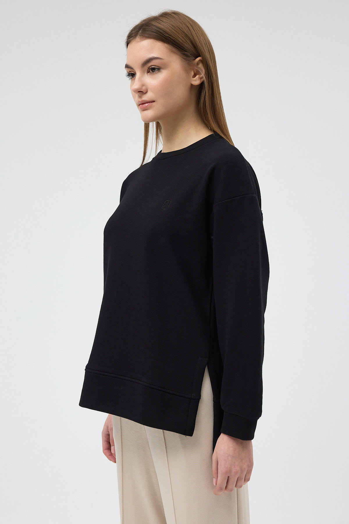 Siyah Nakışlı Bisiklet Yaka Kadın Sweat 3117A - 2